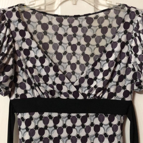 Candie's Womens Blouse White V-Neck with Purple and Black Dots Size Small - Picture 2 of 6